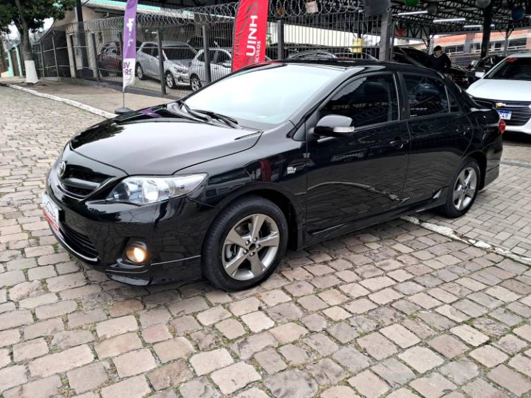 TOYOTA - COROLLA - 2013/2014 - Preta - R$ 74.900,00