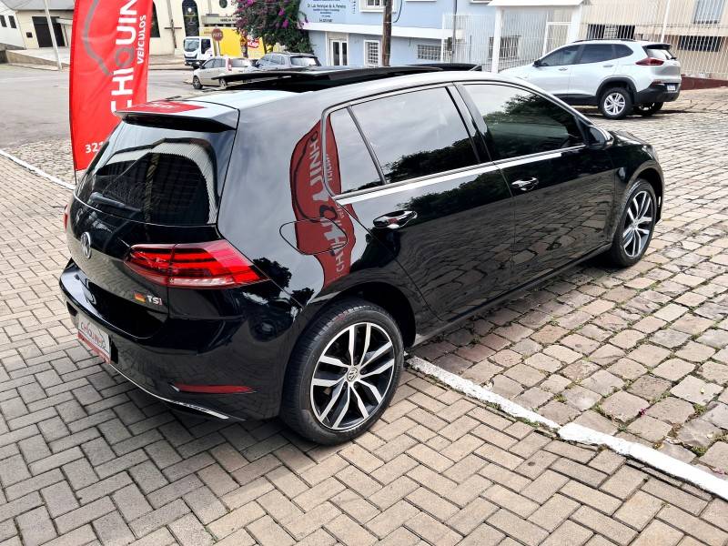 VOLKSWAGEN - GOLF - 2017/2018 - Preta - R$ 96.900,00