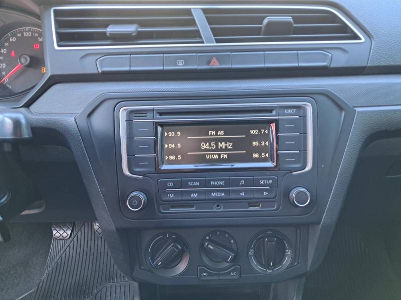 VOLKSWAGEN - VOYAGE - 2018/2018 - Prata - R$ 47.900,00