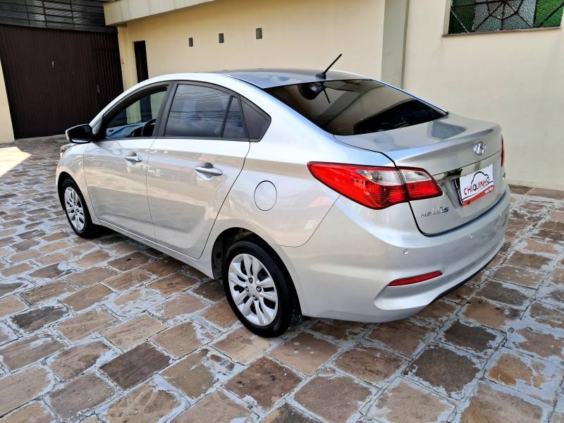 HYUNDAI - HB20S - 2017/2018 - Cinza - R$ 65.900,00