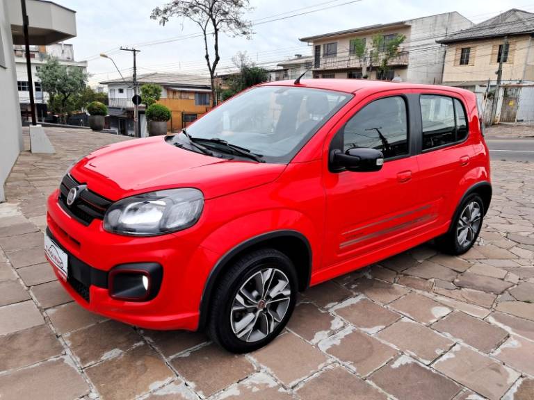 FIAT - UNO - 2017/2018 - Vermelha - R$ 54.900,00