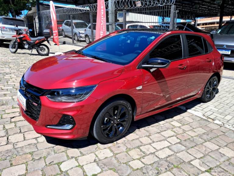 CHEVROLET - ONIX - 2023/2024 - Vermelha - R$ 96.900,00