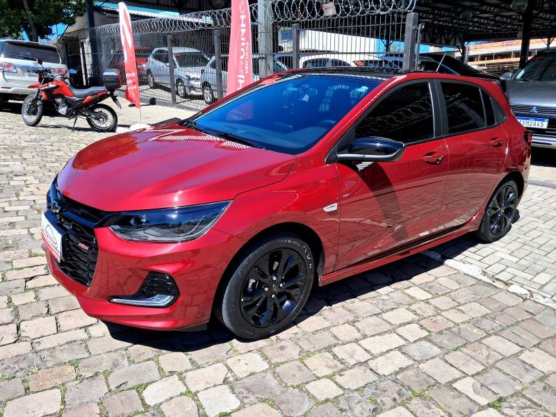 CHEVROLET - ONIX - 2023/2024 - Vermelha - R$ 96.900,00
