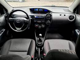 TOYOTA - ETIOS - 2017/2018 - Cinza - R$ 59.900,00