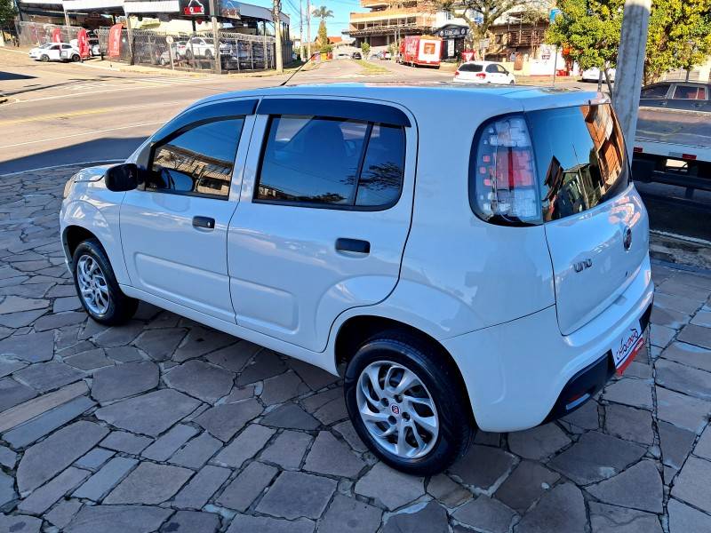 FIAT - UNO - 2021/2021 - Branca - R$ 49.900,00
