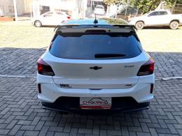 CHEVROLET - ONIX - 2022/2023 - Branca - R$ 89.900,00