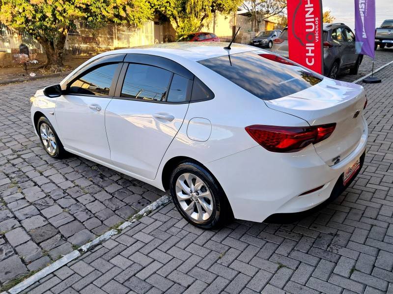 CHEVROLET - ONIX - 2021/2022 - Branca - R$ 83.900,00