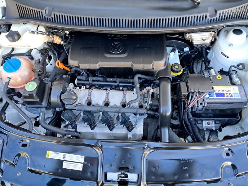 VOLKSWAGEN - FOX - 2013/2014 - Branca - R$ 42.900,00