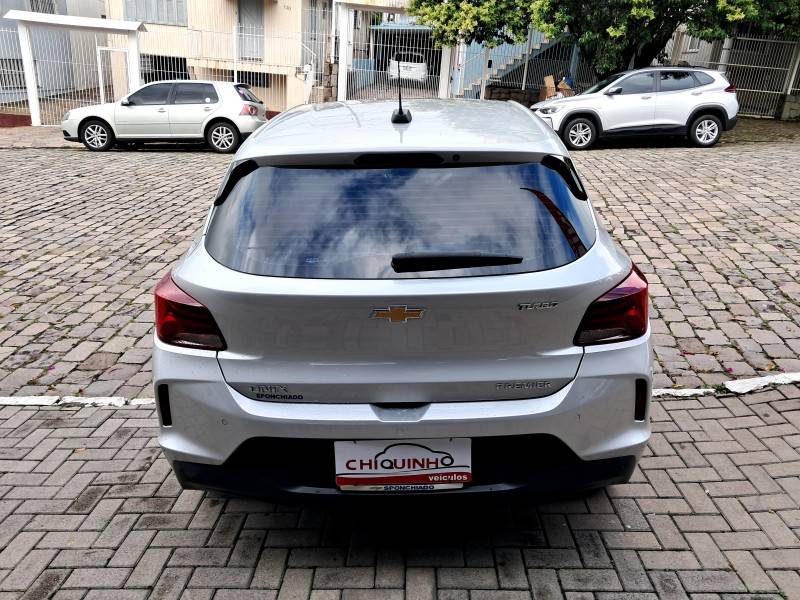 CHEVROLET - ONIX - 2021/2022 - Prata - R$ 89.900,00