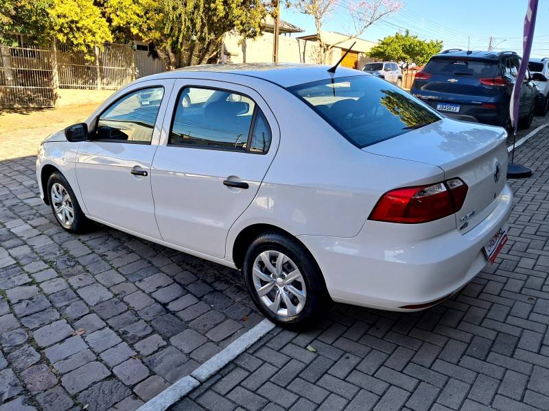 VOLKSWAGEN - VOYAGE - 2022/2023 - Branca - R$ 62.900,00