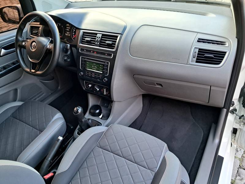 VOLKSWAGEN - FOX - 2015/2016 - Branca - R$ 53.900,00