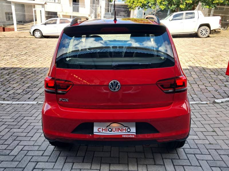 VOLKSWAGEN - FOX - 2016/2017 - Vermelha - R$ 56.900,00