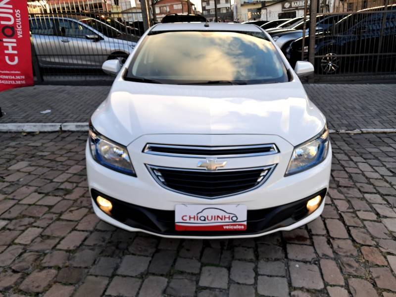 CHEVROLET - PRISMA - 2013/2014 - Branca - R$ 49.900,00