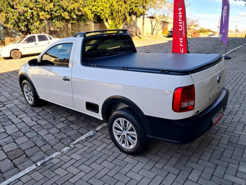 VOLKSWAGEN - SAVEIRO - 2022/2023 - Branca - R$ 69.900,00