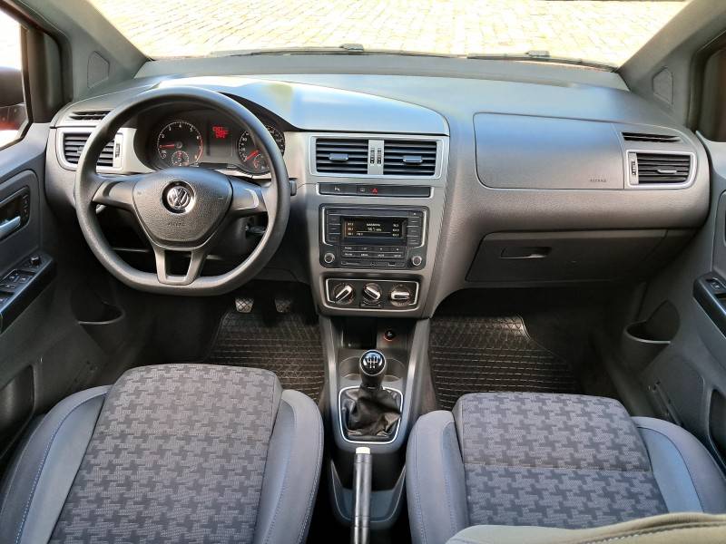 VOLKSWAGEN - FOX - 2016/2017 - Vermelha - R$ 56.900,00
