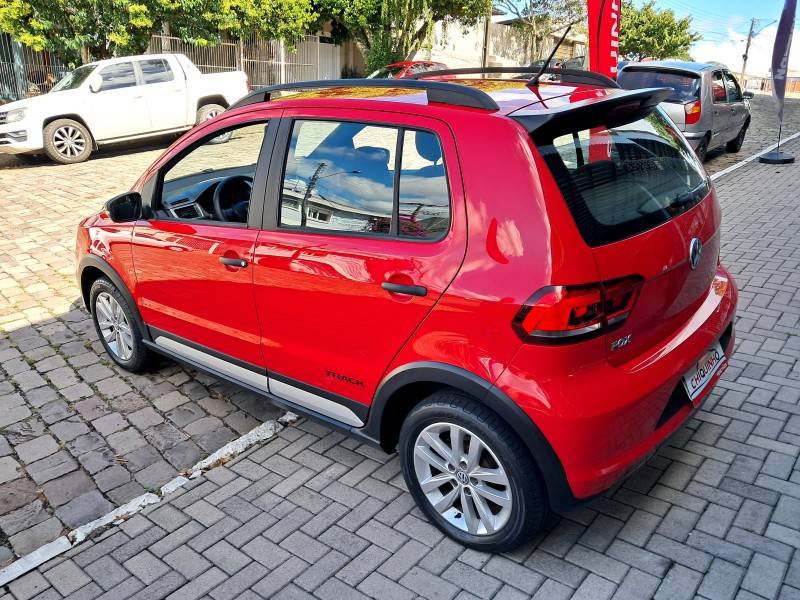 VOLKSWAGEN - FOX - 2016/2017 - Vermelha - R$ 56.900,00