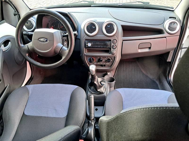 FORD - KA - 2012/2013 - Branca - R$ 31.900,00