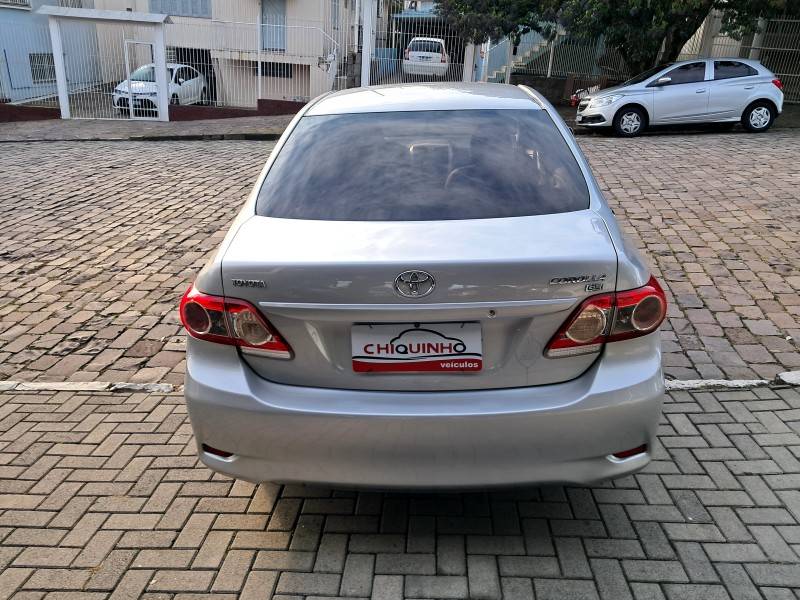 TOYOTA - COROLLA - 2013/2014 - Prata - R$ 69.900,00