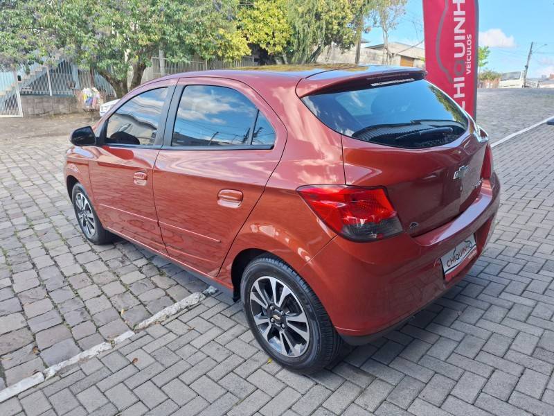 CHEVROLET - ONIX - 2012/2013 - Laranja - R$ 49.900,00