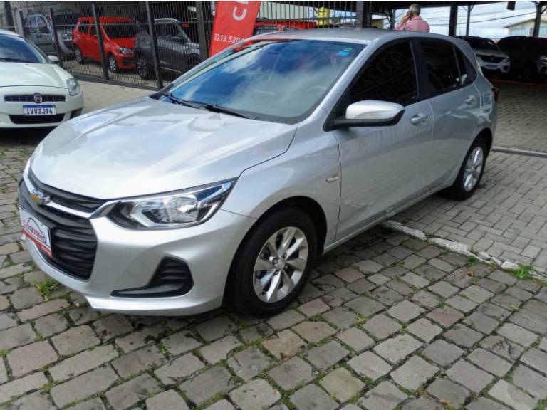 CHEVROLET - ONIX - 2022/2023 - Prata - R$ 76.900,00