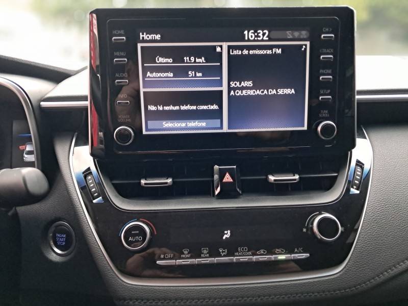 TOYOTA - COROLLA - 2021/2022 - Prata - R$ 124.900,00