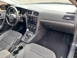 VOLKSWAGEN - GOLF - 2017/2018 - Preta - R$ 96.900,00