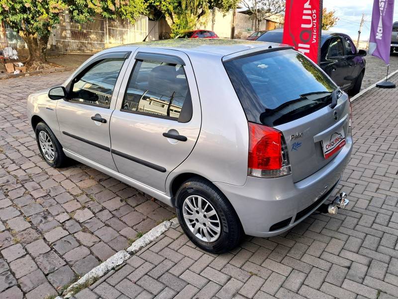 FIAT - PALIO - 2007/2008 - Prata - R$ 25.900,00