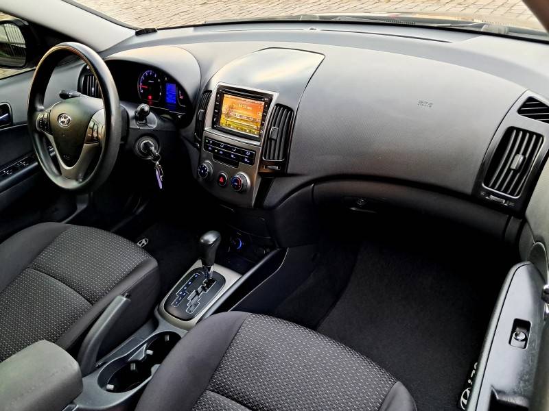 HYUNDAI - I30 - 2010/2011 - Preta - R$ 46.900,00