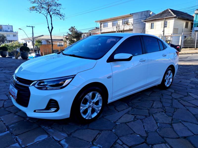 CHEVROLET - ONIX - 2022/2022 - Branca - R$ 79.900,00