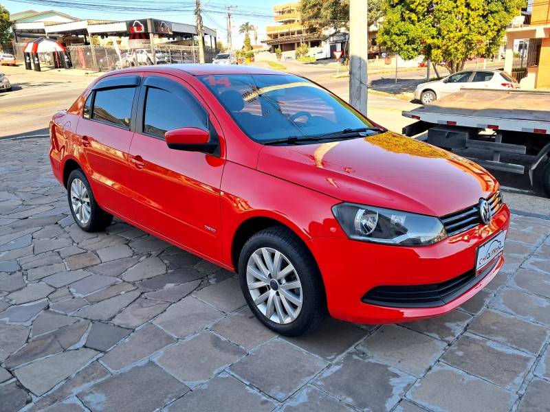 VOLKSWAGEN - VOYAGE - 2013/2014 - Vermelha - R$ 42.900,00