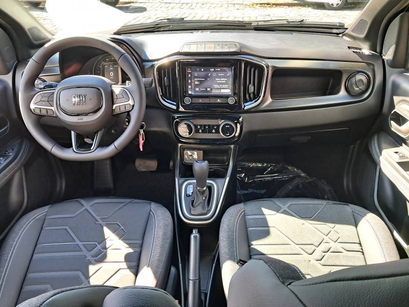 FIAT - STRADA - 2025/2025 - Preta - R$ 134.990,00