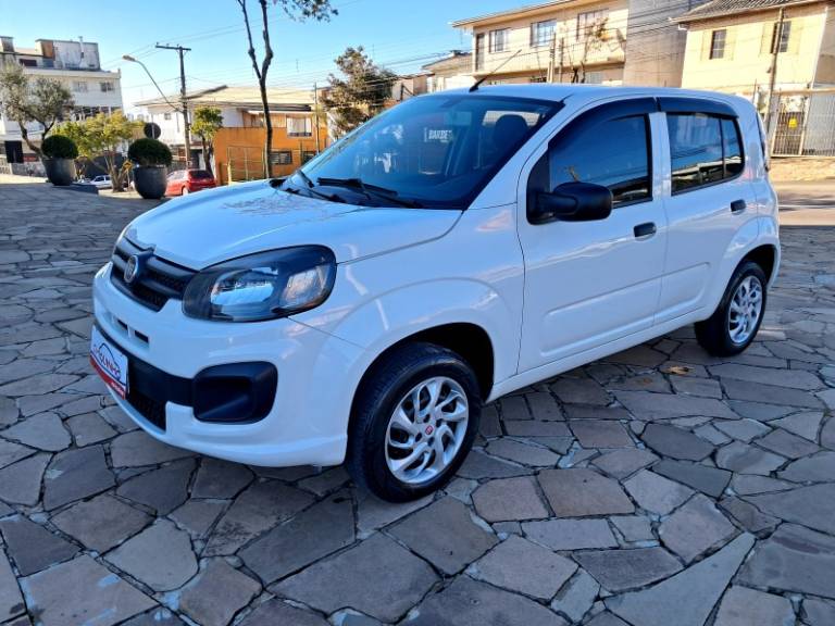 FIAT - UNO - 2021/2021 - Branca - R$ 49.900,00