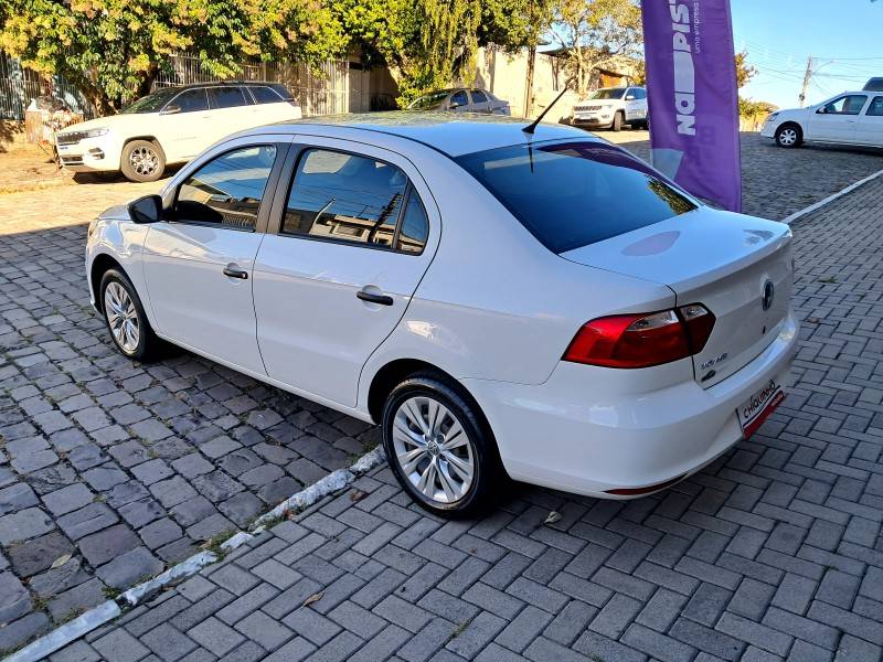 VOLKSWAGEN - VOYAGE - 2021/2022 - Branca - R$ 64.900,00