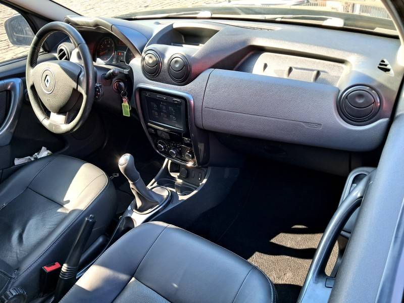 RENAULT - DUSTER - 2012/2013 - Verde - R$ 52.900,00