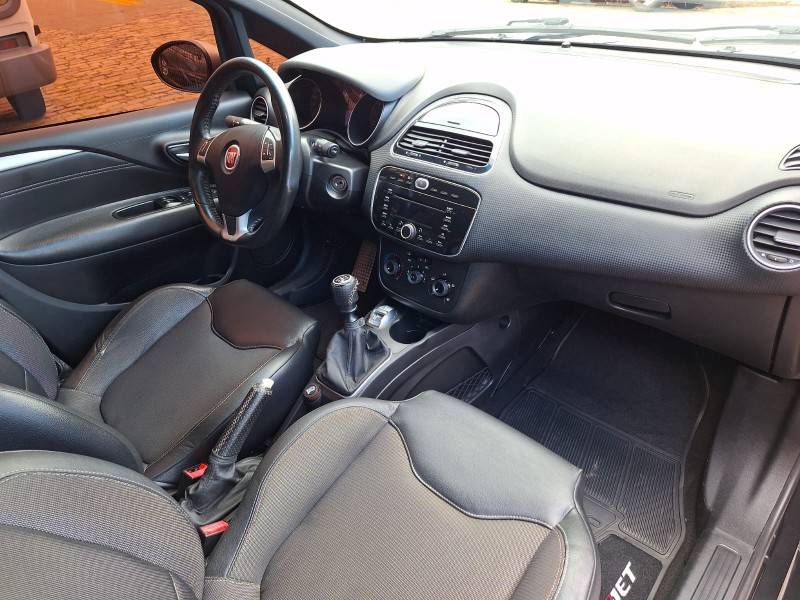 FIAT - PUNTO - 2014/2014 - Preta - R$ 57.900,00