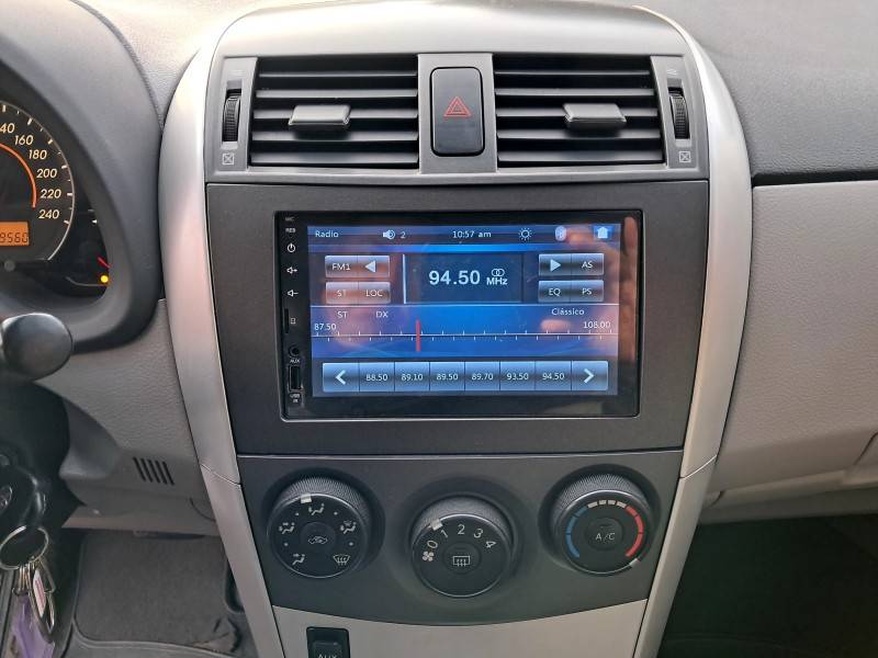 TOYOTA - COROLLA - 2013/2014 - Prata - R$ 69.900,00