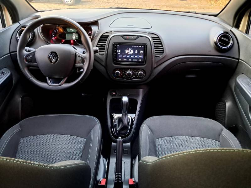 RENAULT - CAPTUR - 2020/2021 - Bege - R$ 82.900,00