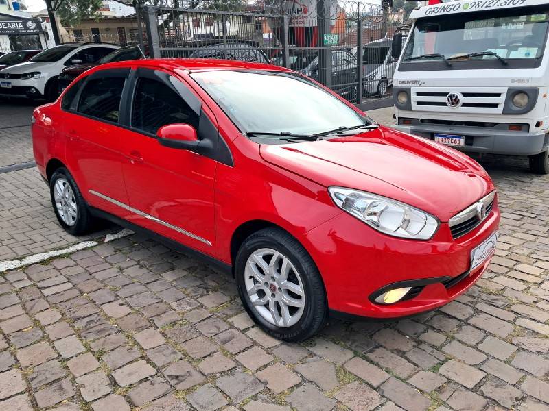 FIAT - GRAND SIENA - 2014/2015 - Vermelha - R$ 42.900,00