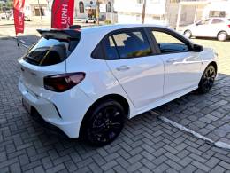 CHEVROLET - ONIX - 2022/2023 - Branca - R$ 89.900,00