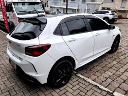 CHEVROLET - ONIX - 2023/2024 - Branca - R$ 96.900,00