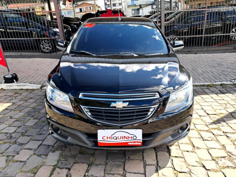 CHEVROLET - ONIX - 2013/2014 - Preta - R$ 48.900,00