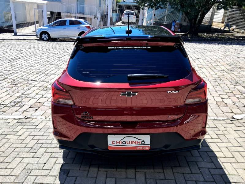 CHEVROLET - ONIX - 2023/2024 - Vermelha - R$ 96.900,00