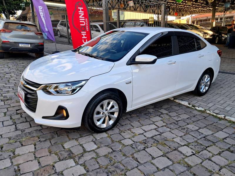 CHEVROLET - ONIX - 2021/2022 - Branca - R$ 83.900,00