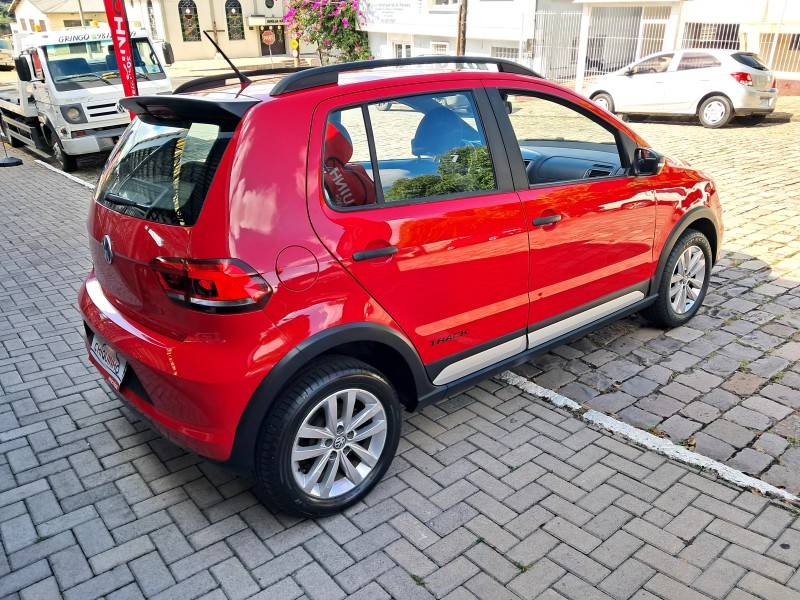 VOLKSWAGEN - FOX - 2016/2017 - Vermelha - R$ 56.900,00