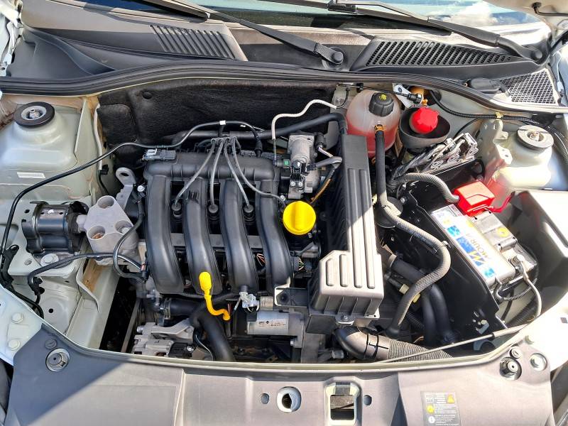 RENAULT - CLIO - 2013/2014 - Branca - R$ 24.900,00