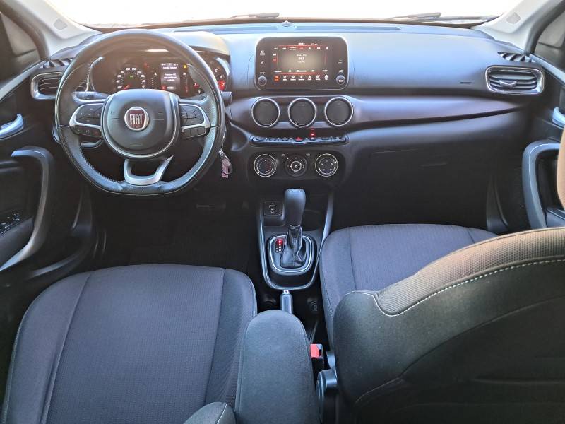 FIAT - CRONOS - 2018/2019 - Branca - R$ 69.900,00