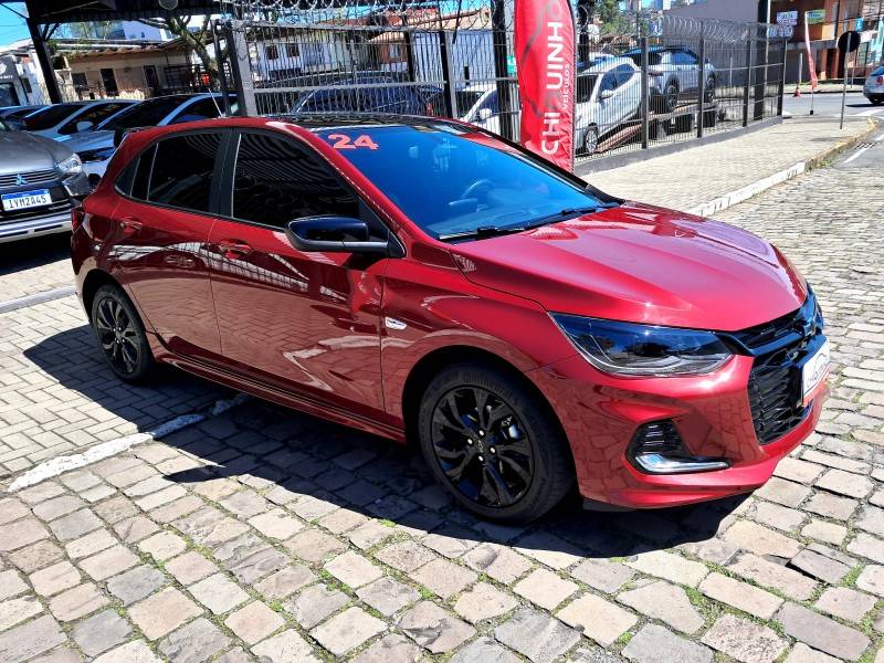 CHEVROLET - ONIX - 2023/2024 - Vermelha - R$ 96.900,00