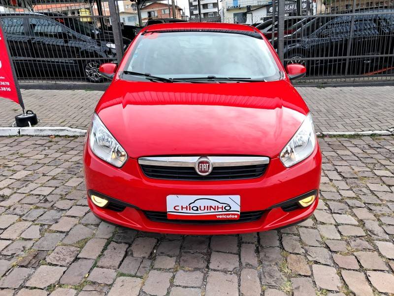 FIAT - GRAND SIENA - 2014/2015 - Vermelha - R$ 42.900,00
