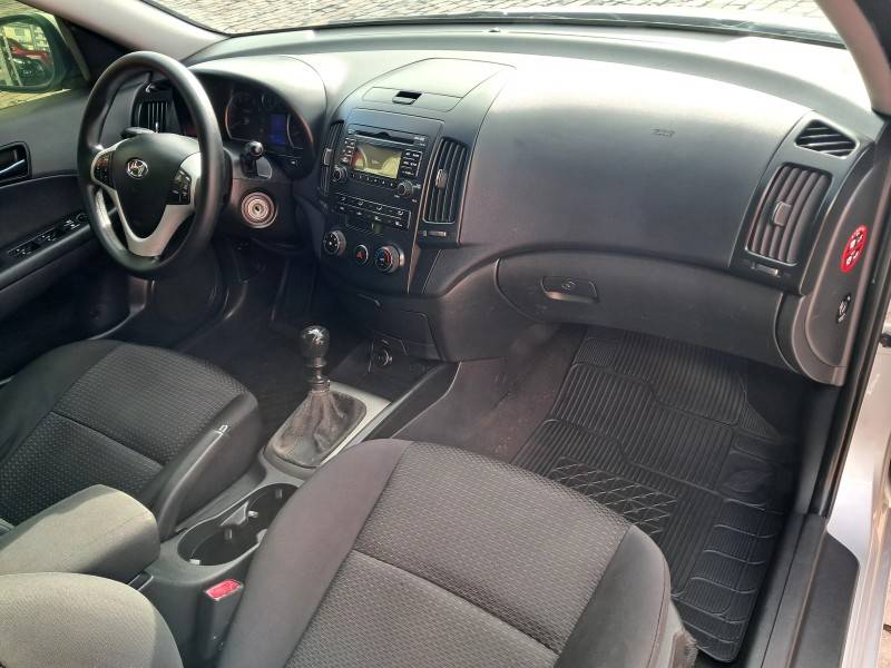 HYUNDAI - I30 - 2010/2011 - Prata - R$ 43.900,00