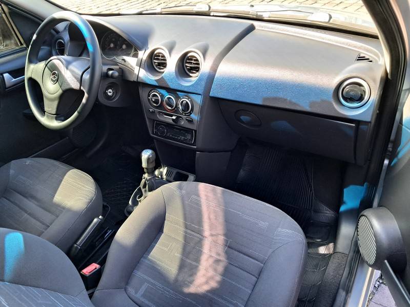 CHEVROLET - PRISMA - 2010/2011 - Prata - R$ 32.900,00